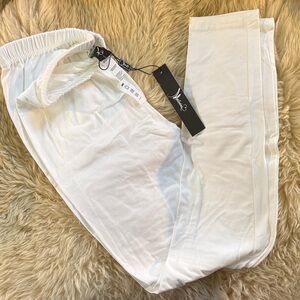 🆕 white leggings 🆕